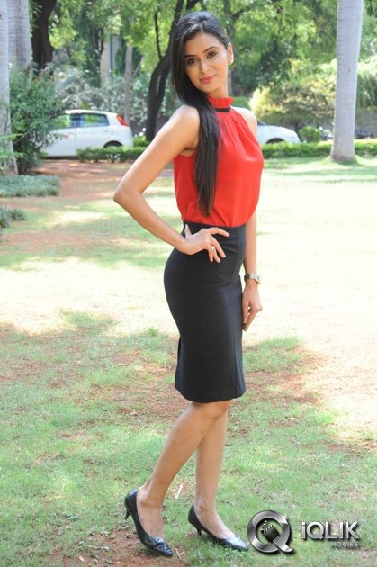 Meenakshi-Dixit-at-Adavi-Kaachina-Vennela-Audio-Launch